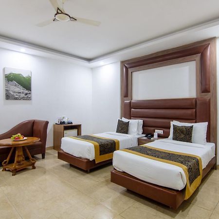 Hotel Lohmod At National Highway 8 - Free Airport Transffer نيودلهي المظهر الخارجي الصورة