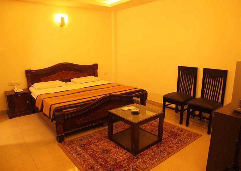 Hotel Lohmod At National Highway 8 - Free Airport Transffer نيودلهي المظهر الخارجي الصورة