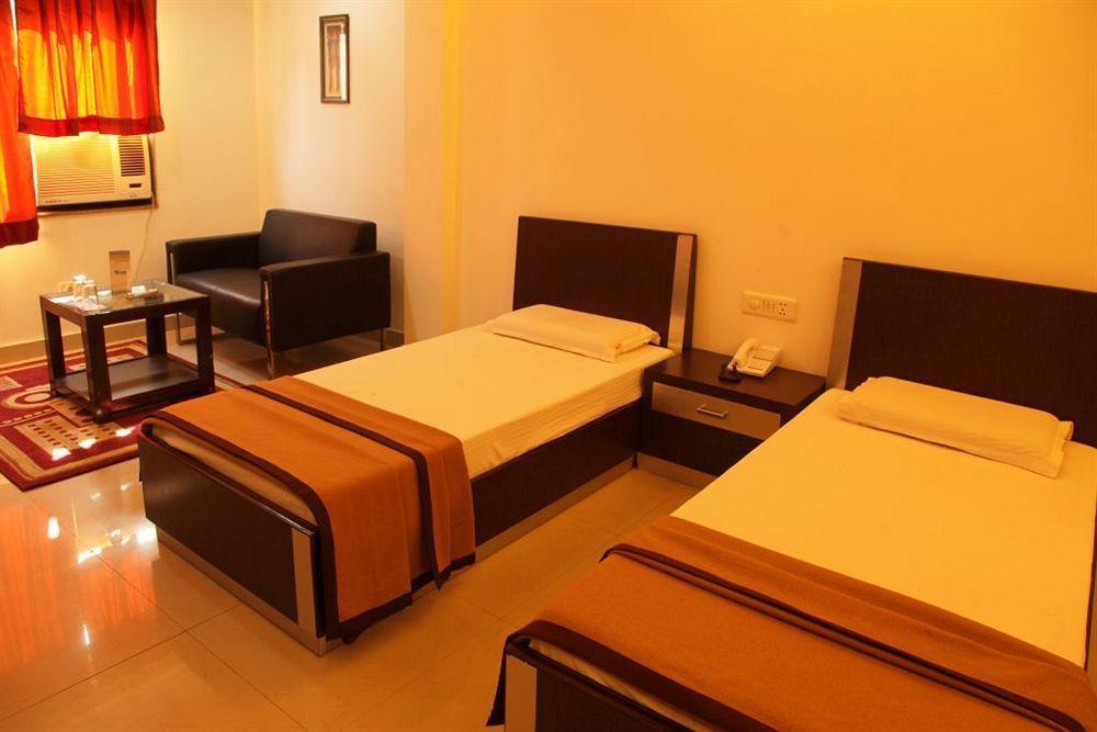Hotel Lohmod At National Highway 8 - Free Airport Transffer نيودلهي المظهر الخارجي الصورة