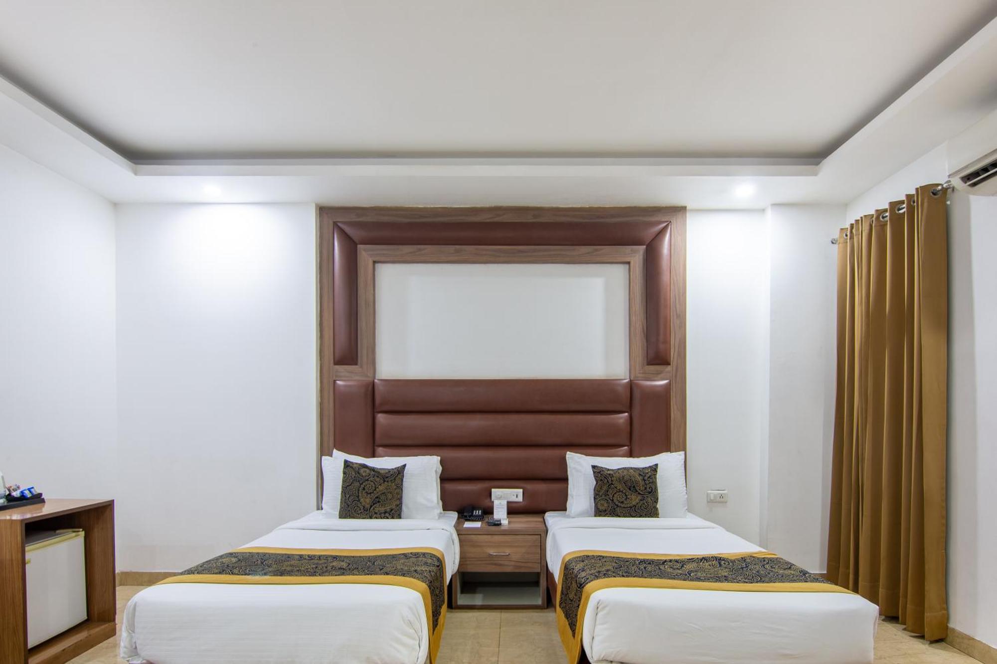 Hotel Lohmod At National Highway 8 - Free Airport Transffer نيودلهي المظهر الخارجي الصورة