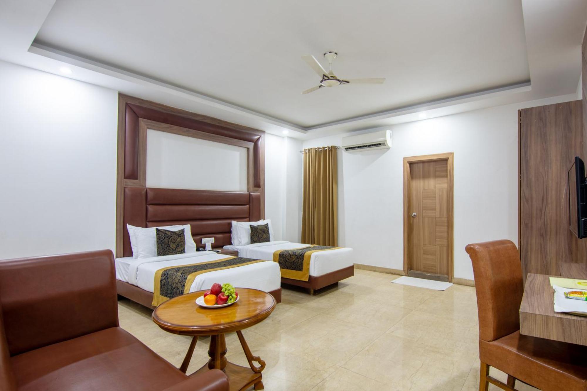 Hotel Lohmod At National Highway 8 - Free Airport Transffer نيودلهي المظهر الخارجي الصورة