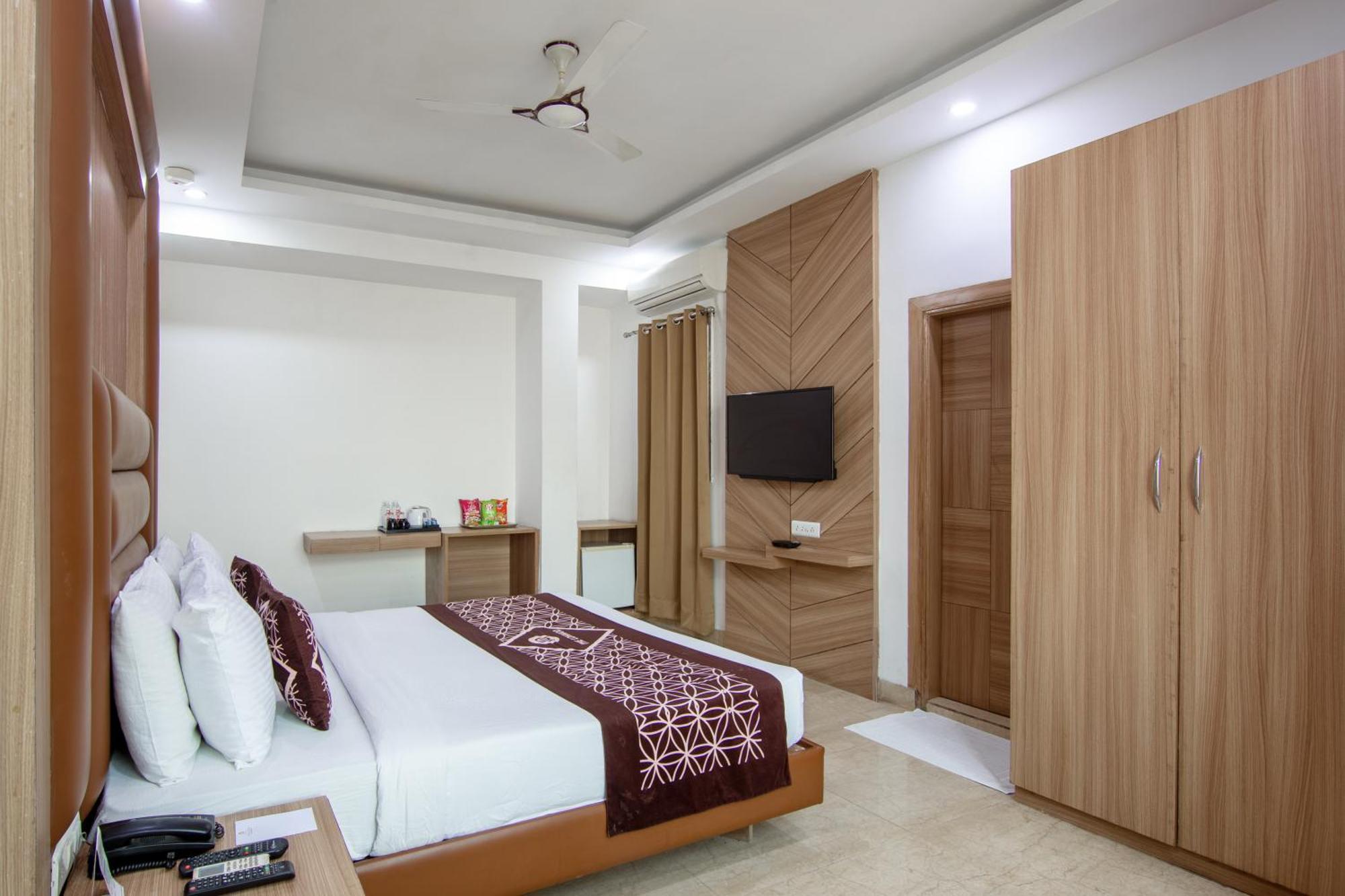 Hotel Lohmod At National Highway 8 - Free Airport Transffer نيودلهي المظهر الخارجي الصورة
