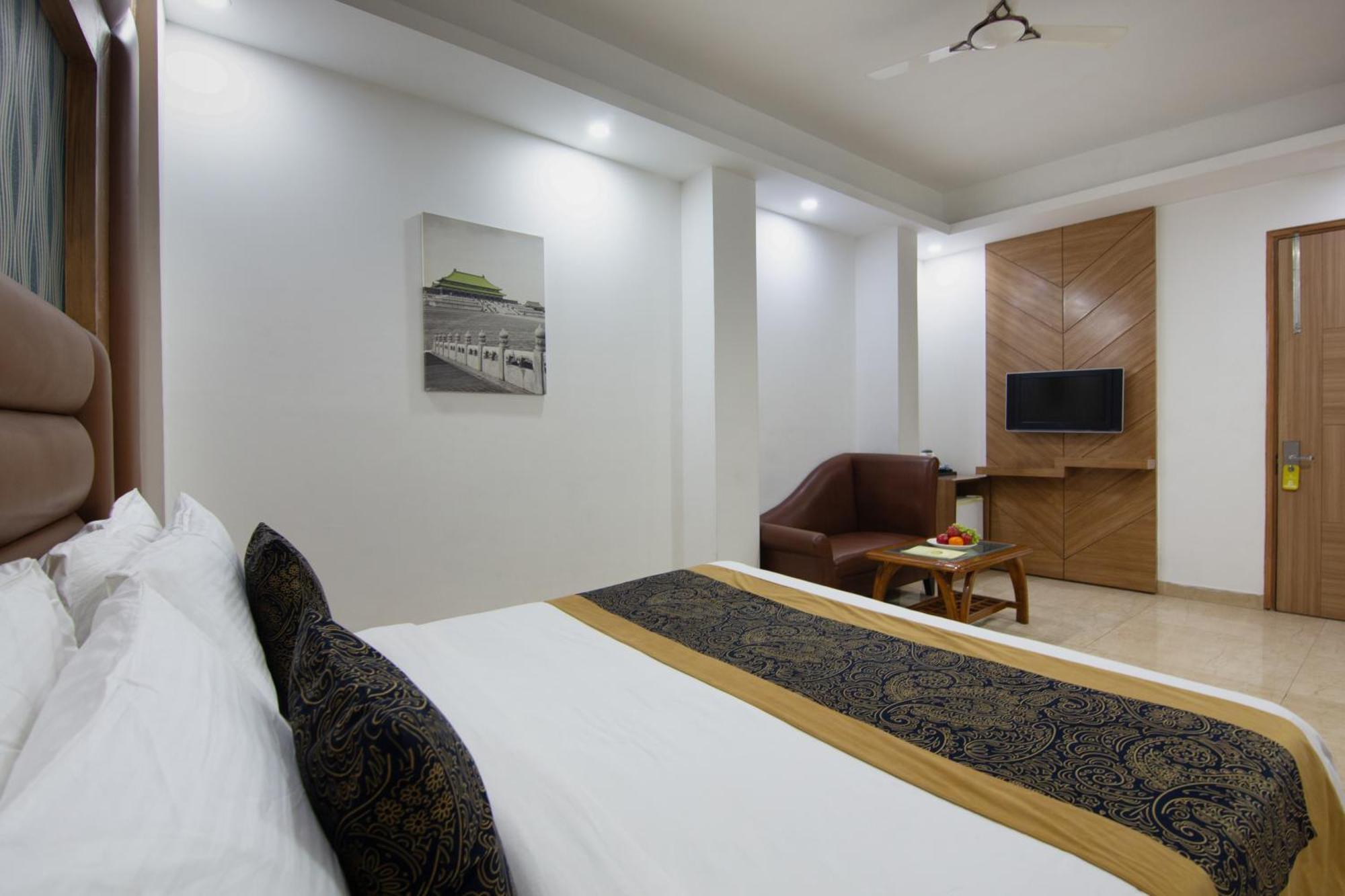Hotel Lohmod At National Highway 8 - Free Airport Transffer نيودلهي المظهر الخارجي الصورة