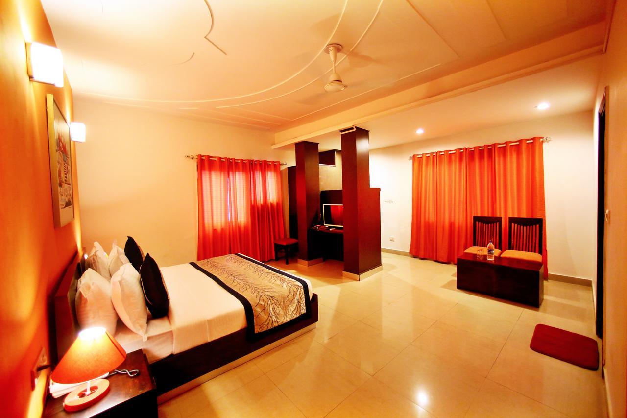 Hotel Lohmod At National Highway 8 - Free Airport Transffer نيودلهي المظهر الخارجي الصورة