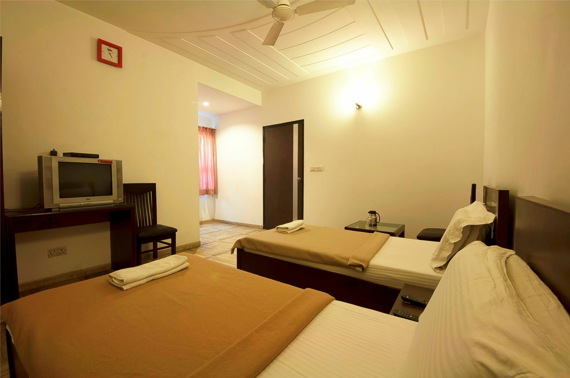Hotel Lohmod At National Highway 8 - Free Airport Transffer نيودلهي المظهر الخارجي الصورة