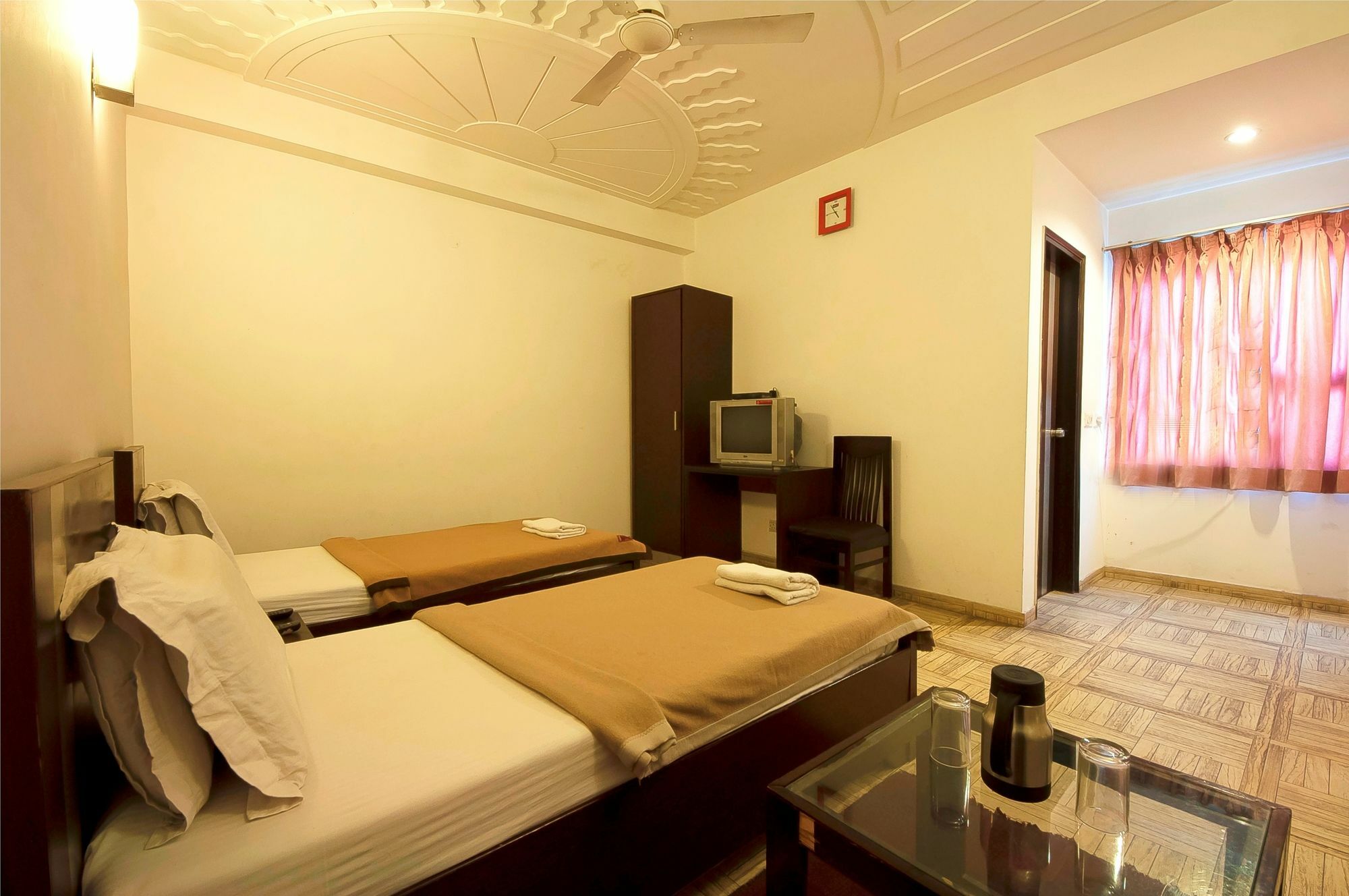 Hotel Lohmod At National Highway 8 - Free Airport Transffer نيودلهي المظهر الخارجي الصورة